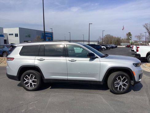 Used 2024 Jeep Grand Cherokee L Limited w/ Luxury Tech Group II image 5