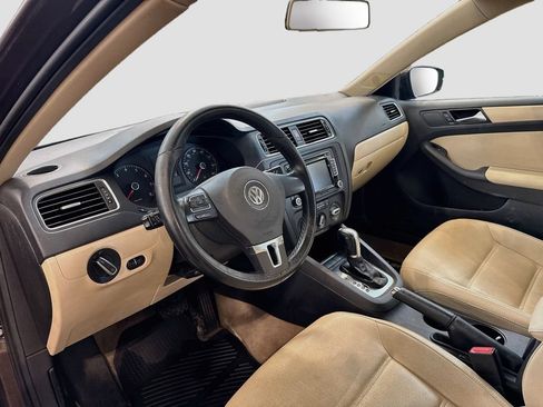 Used 2011 Volkswagen Jetta SE FWD image 9