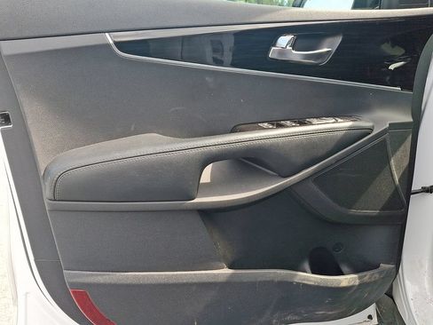 Used 2019 Kia Sorento AWD V6 image 14