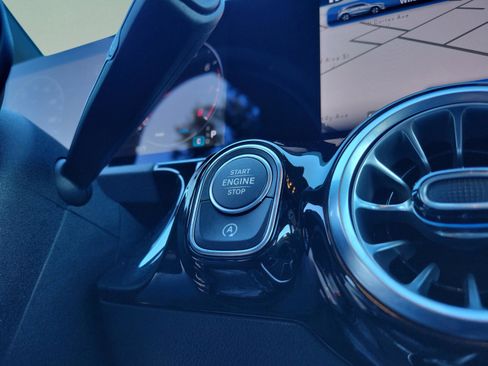 Certified 2025 Mercedes-Benz GLA 250 image 30