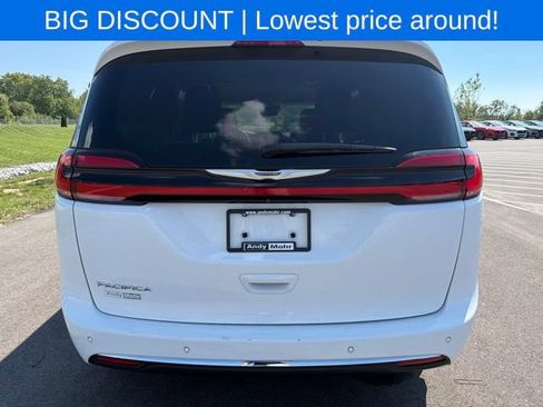 Used 2023 Chrysler Pacifica Touring-L FWD image 10