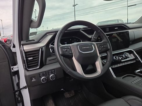 Used 2025 GMC Sierra 3500 Denali AWD/4WD image 9