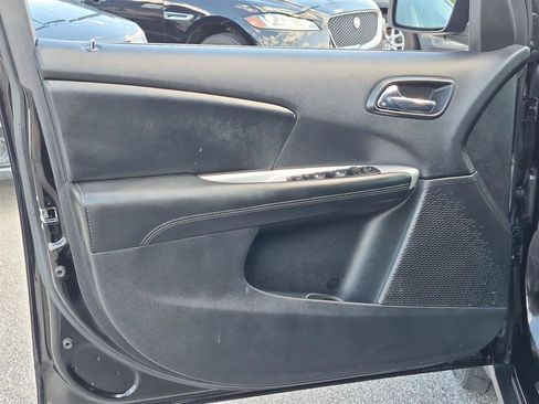 Used 2019 Dodge Journey SE w/ Connectivity Group FWD image 12