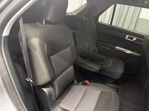 Used 2023 Ford Explorer XLT AWD/4WD image 16