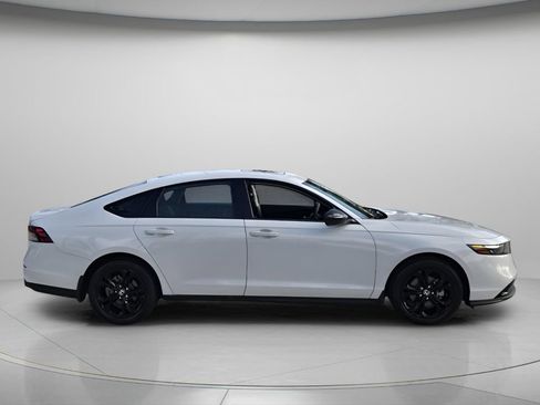 Certified 2025 Honda Accord SE image 3