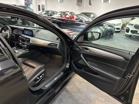 Used 2020 BMW M5 w/ Executive Package image 35