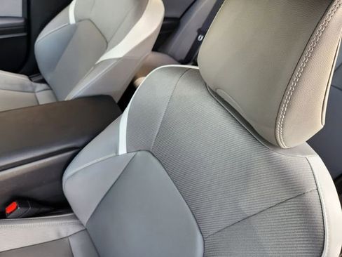 Used 2025 Toyota Camry SE w/ Convenience Package FWD image 24