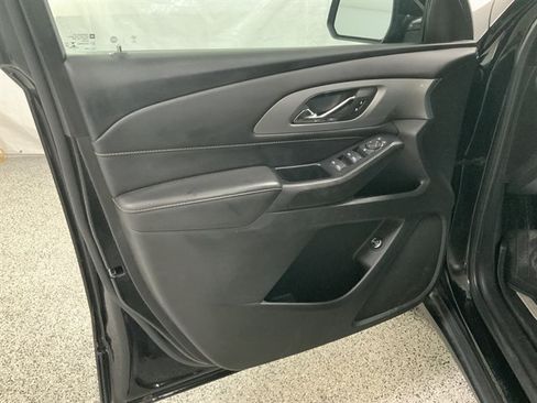 Used 2021 Chevrolet Traverse LT w/ LPO, Floor Liner Package AWD/4WD image 14