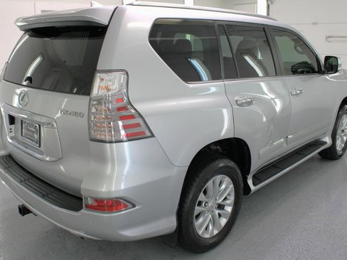 Used 2018 Lexus GX 460 Premium w/ Premium Package AWD/4WD image 9