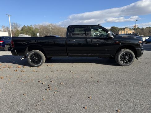 New 2026 RAM 3500 Big Horn AWD/4WD image 9