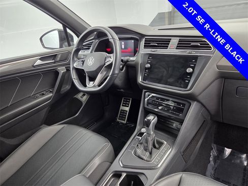 Used 2022 Volkswagen Tiguan SE R-Line image 16