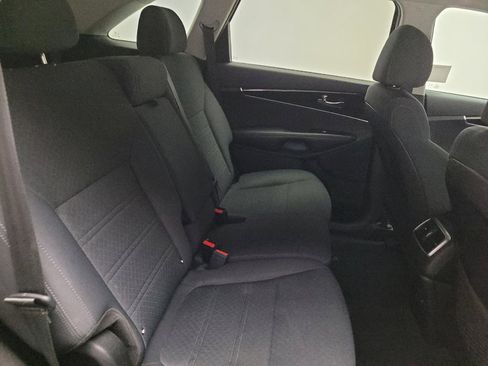 Used 2019 Kia Sorento FWD image 19