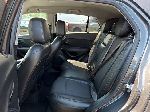 Certified 2018 Chevrolet Trax LT w/ LT Convenience Package FWD image 11