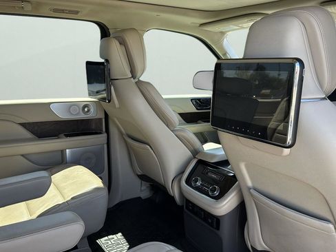 Used 2019 Lincoln Navigator L Reserve image 29