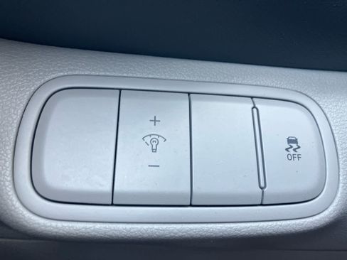 Used 2025 Hyundai Venue SEL FWD image 13