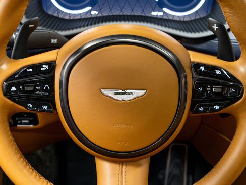 Used 2021 Aston Martin DBX image 59