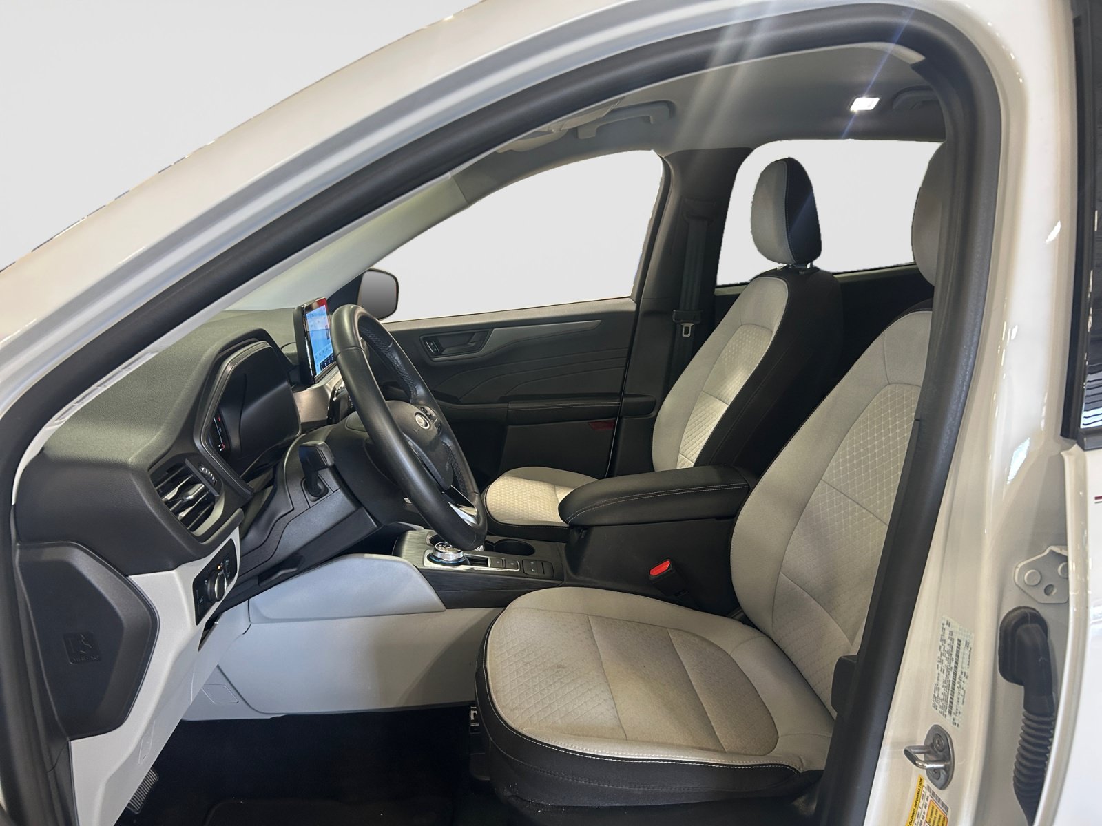 Certified 2024 Ford Escape Active FWD image 11
