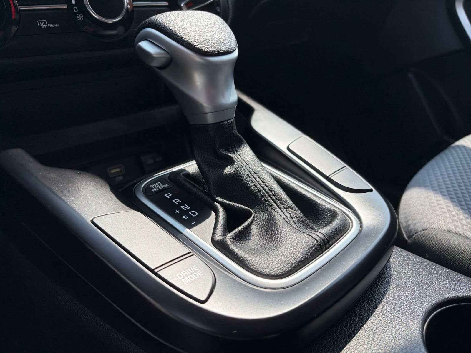 Used 2025 Kia Soul LX w/ LX Technology Package FWD image 38