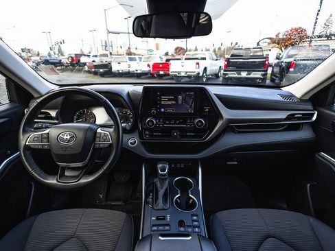 Used 2024 Toyota Highlander LE AWD/4WD image 24