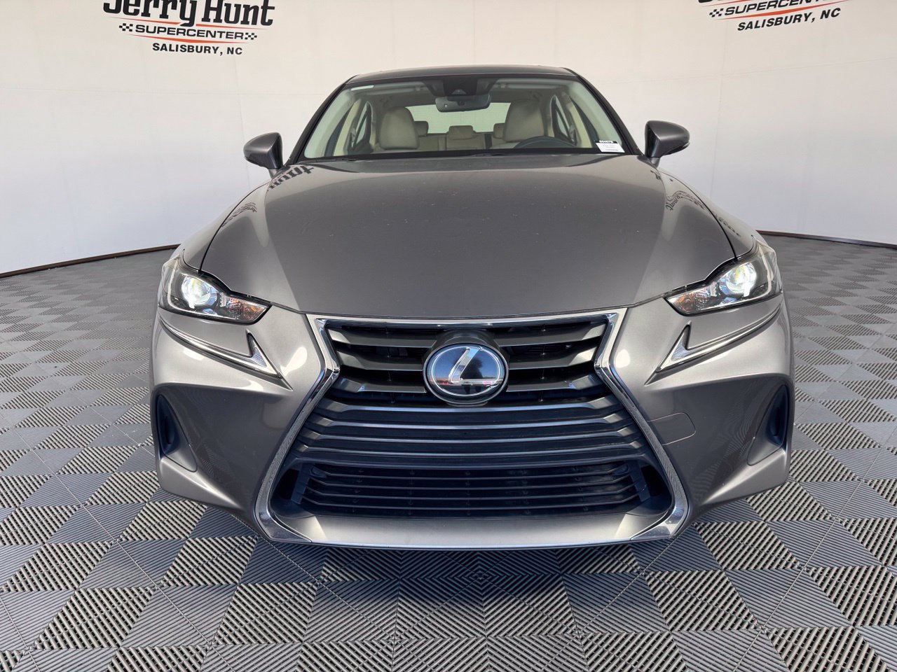 Used 2017 Lexus IS 200t w/ Premium Package RWD image 5