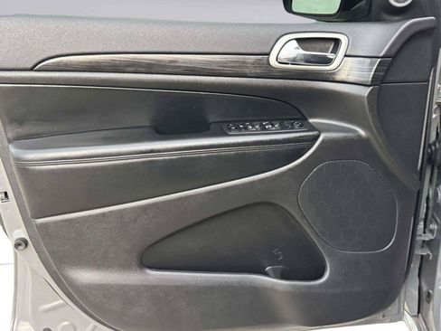 Used 2020 Jeep Grand Cherokee Altitude AWD/4WD image 18