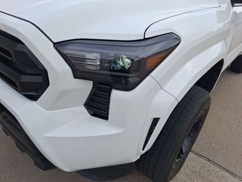 Used 2024 Toyota Tacoma SR image 10