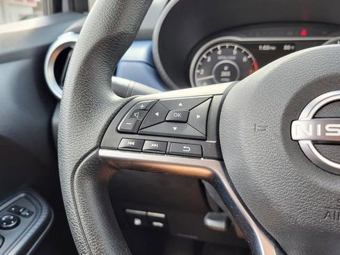 Used 2025 Nissan Versa SV image 5