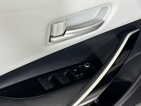 Used 2020 Toyota Corolla XSE image 24