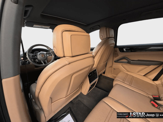 Used 2021 Porsche Cayenne AWD/4WD image 22