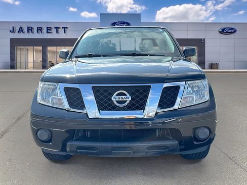 Used 2017 Nissan Frontier SV RWD image 2
