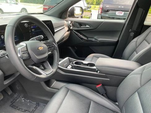 Used 2025 Chevrolet Equinox LT w/ Convenience Package II AWD/4WD image 5