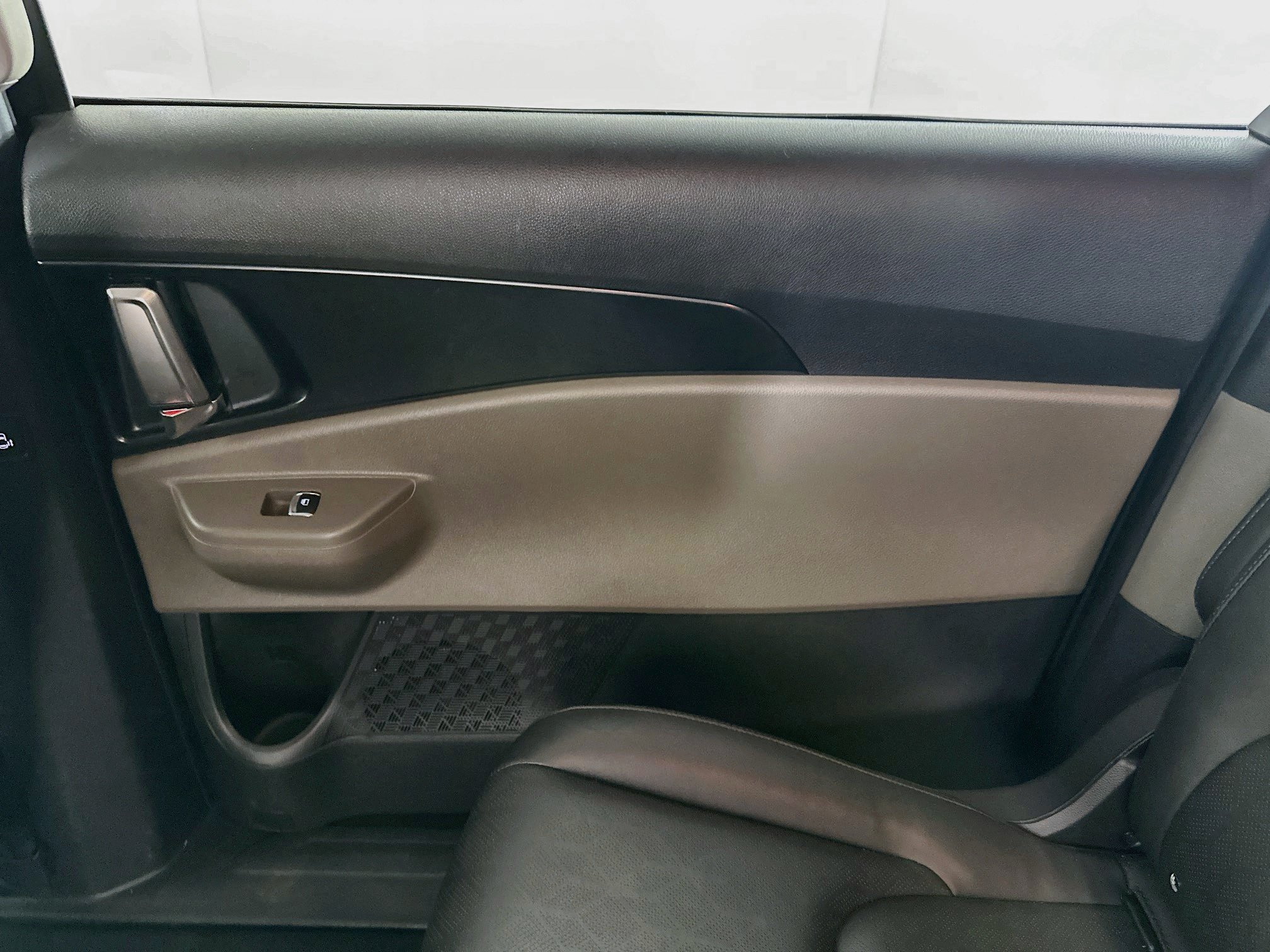 Used 2026 Kia Carnival FWD image 32
