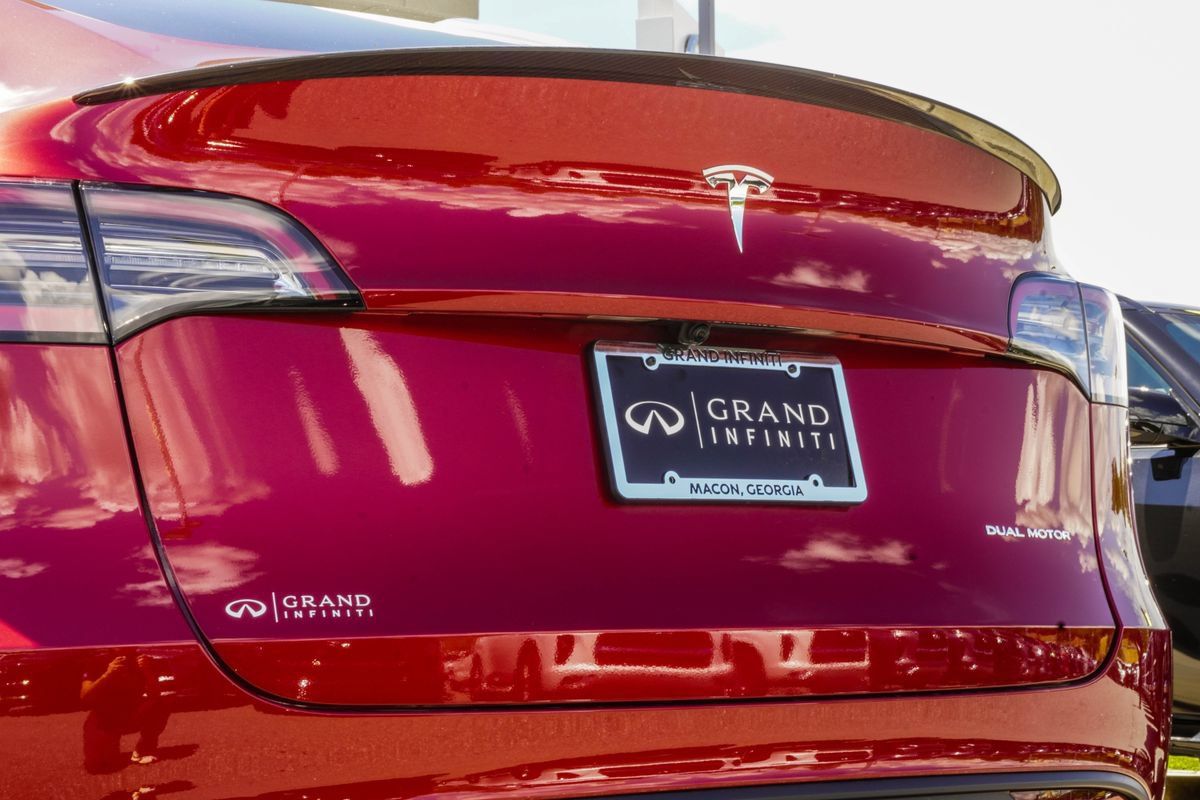 Used 2024 Tesla Model Y Long Range AWD/4WD image 13