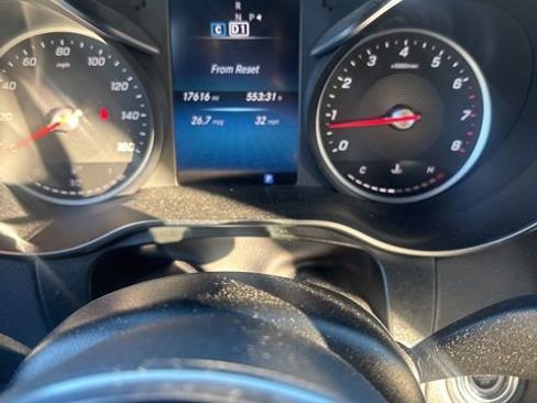 Used 2022 Mercedes-Benz GLC 300 image 2