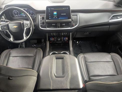 Used 2023 Chevrolet Suburban Premier image 17