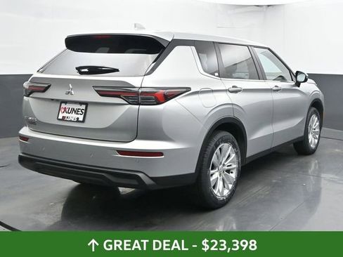 Used 2025 Mitsubishi Outlander ES image 10