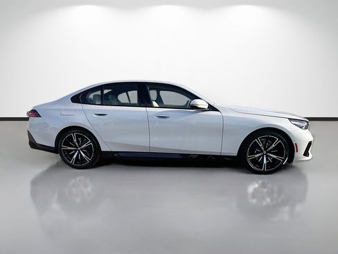 New 2027 BMW 530i w/ M Sport Package RWD image 2