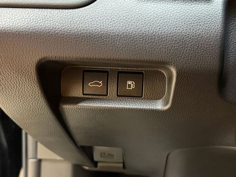 Used 2024 Toyota Crown AWD/4WD image 17