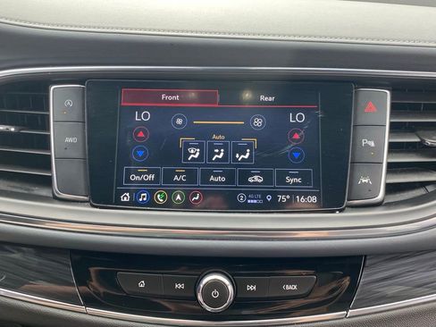 Used 2024 Buick Enclave Premium image 24