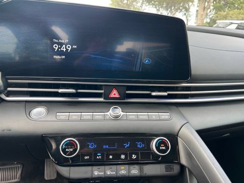 Used 2024 Hyundai Elantra SEL FWD image 18