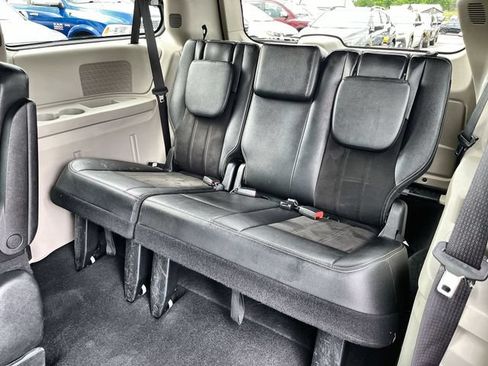 Used 2019 Dodge Grand Caravan SXT FWD image 26