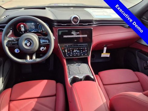 New 2025 Maserati Grecale GT image 13