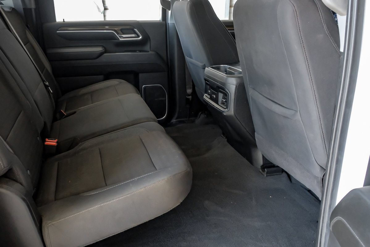 Used 2024 Chevrolet Silverado 3500 LT w/ Convenience Package AWD/4WD image 35