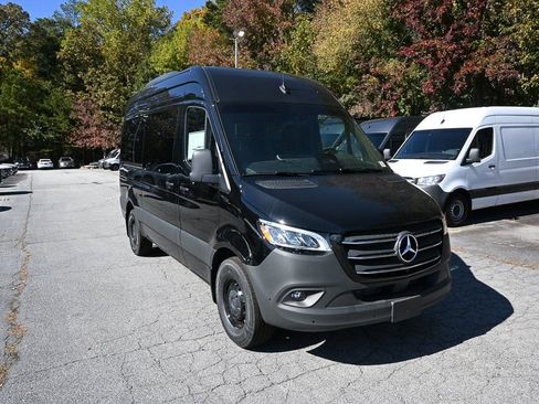 Used 2025 Mercedes-Benz Sprinter 2500 image 21