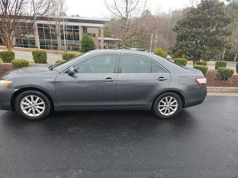 Used 2011 Toyota Camry Base image 2