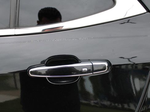 Used 2018 Chevrolet Equinox Premier image 25