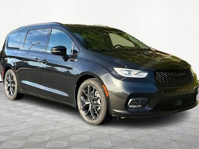 Used 2022 Chrysler Pacifica Touring-L w/ S Appearance Package
