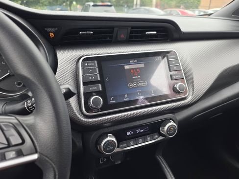Used 2018 Nissan Kicks SV FWD image 29