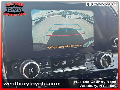 Used 2023 Toyota Highlander XLE AWD/4WD image 36