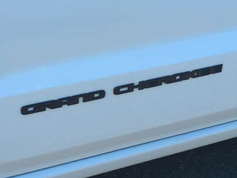 Certified 2018 Jeep Grand Cherokee Altitude AWD/4WD image 13